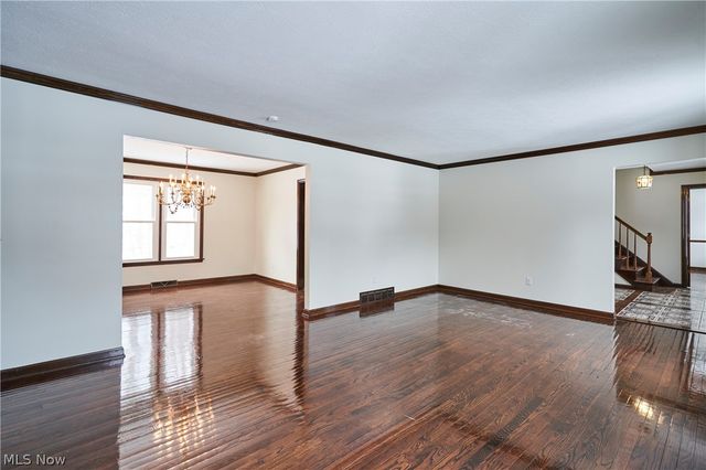 8712 Bradford Lane, Brecksville, OH 44141