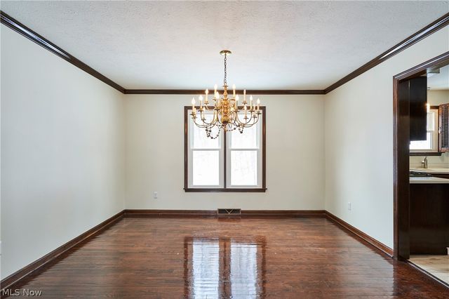 8712 Bradford Lane, Brecksville, OH 44141