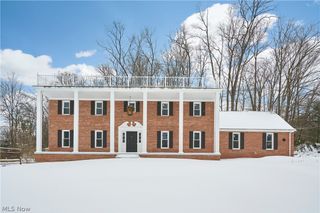 8712 Bradford Lane, Brecksville, OH 44141