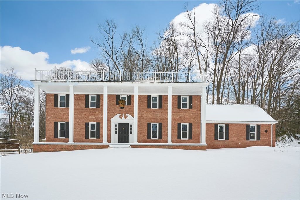 8712 Bradford Lane, Brecksville, OH 44141