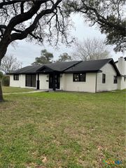 1901 E Warren Avenue, Victoria, TX 77901