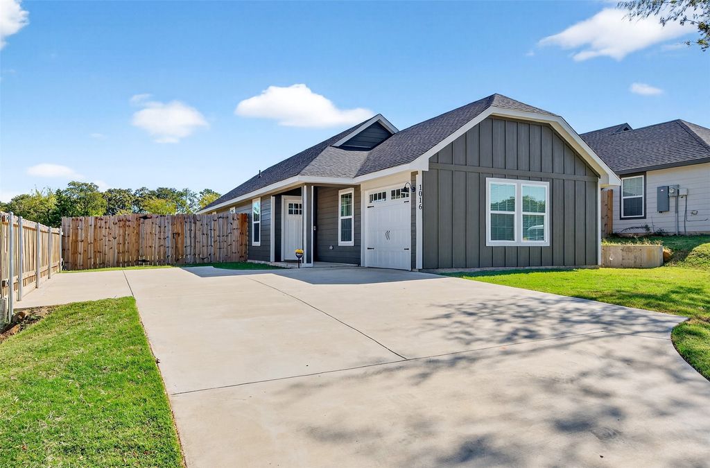 1016 Ray Drive, Denison, TX 75020