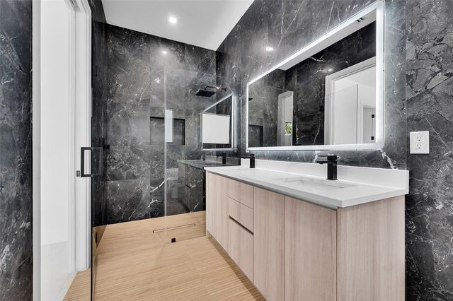 1113 NE 16th Street, Fort Lauderdale, FL 33304