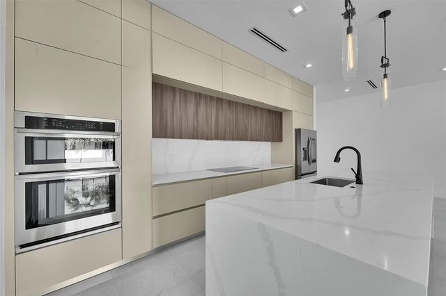 1113 NE 16th Street, Fort Lauderdale, FL 33304