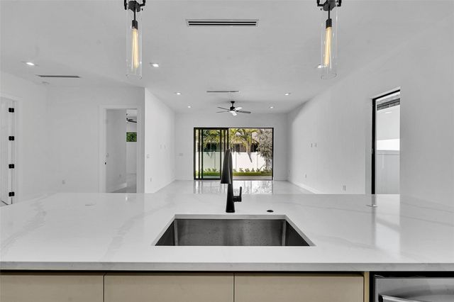 1113 NE 16th Street, Fort Lauderdale, FL 33304