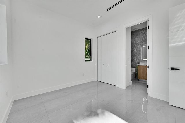 1113 NE 16th Street, Fort Lauderdale, FL 33304