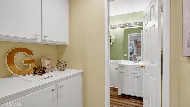933 Somerville, Irvine, CA 92620