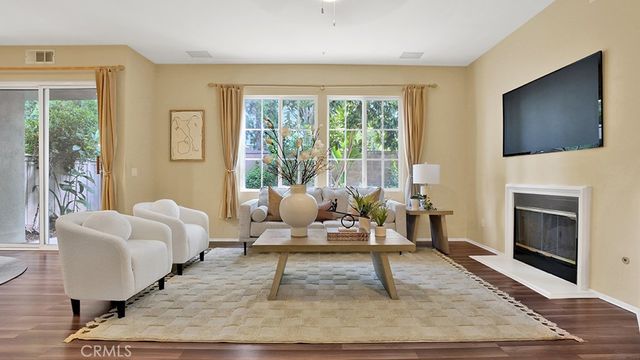 933 Somerville, Irvine, CA 92620