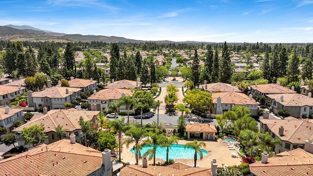 933 Somerville, Irvine, CA 92620