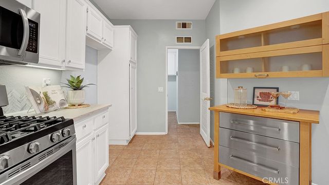 933 Somerville, Irvine, CA 92620