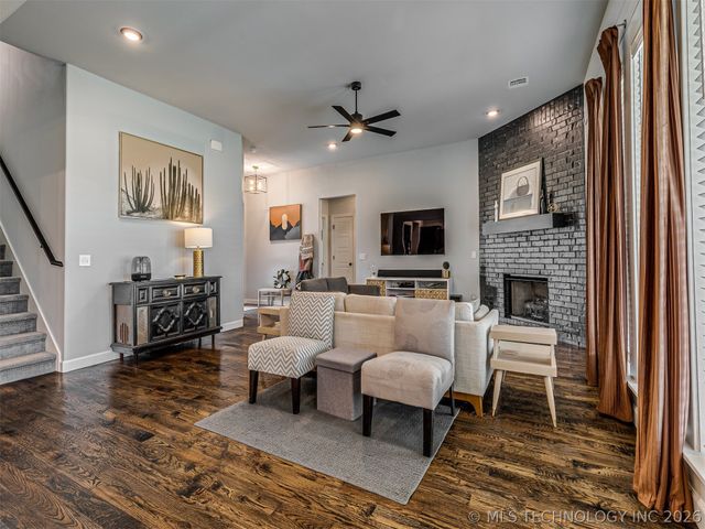 2334 W Maple Street, Collinsville, OK 74021