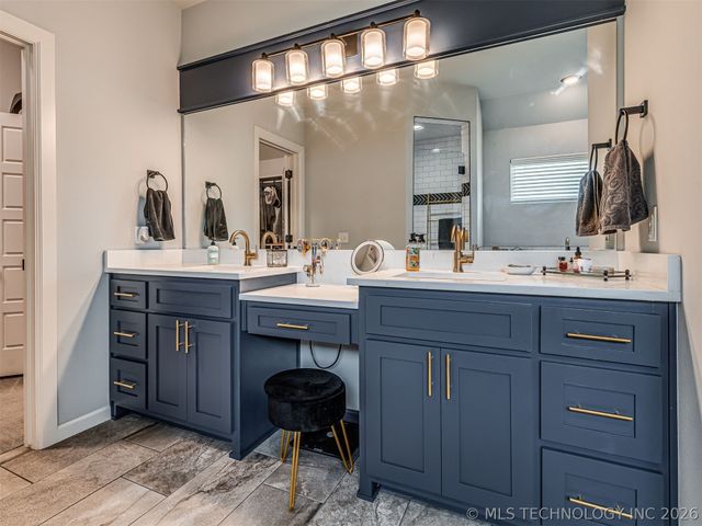 2334 W Maple Street, Collinsville, OK 74021