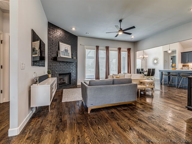 2334 W Maple Street, Collinsville, OK 74021