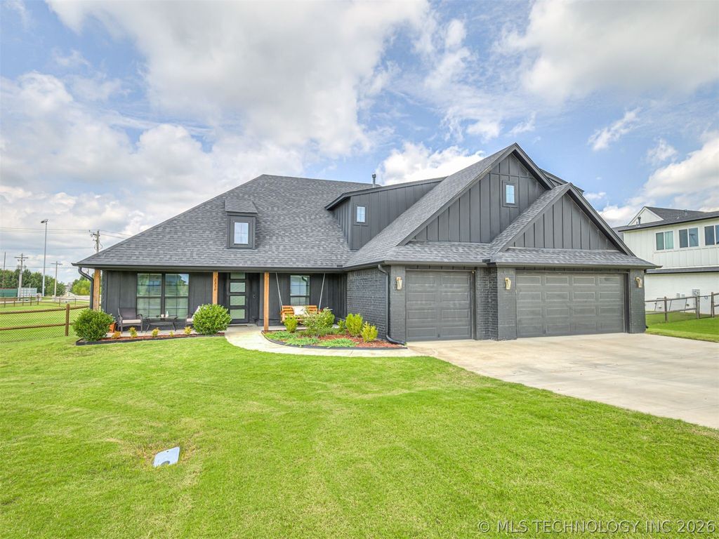 2334 W Maple Street, Collinsville, OK 74021