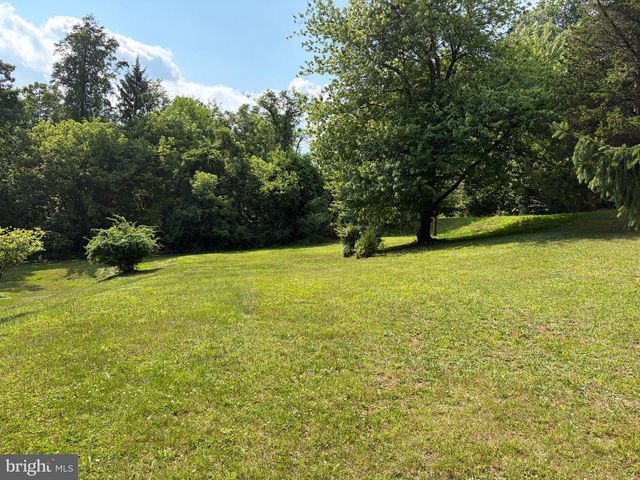 257 SPIES CHURCH RD, Reading, PA 19606