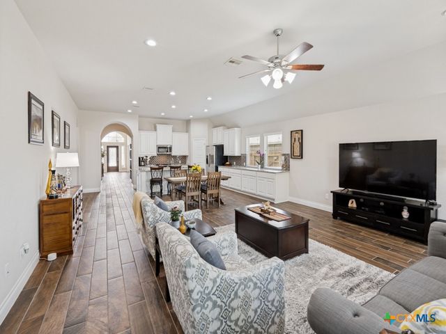 2908 Glen View, Seguin, TX 78155