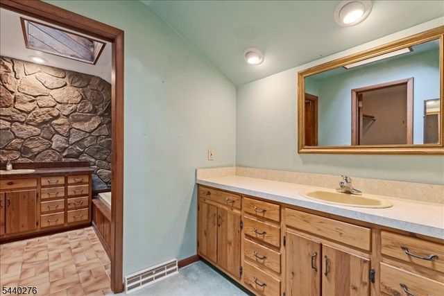 37 Heather Ln, Sparta Twp., NJ 07871
