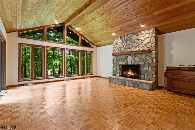 37 Heather Ln, Sparta Twp., NJ 07871