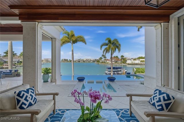 3125 Leeward LN, Naples, FL 34103