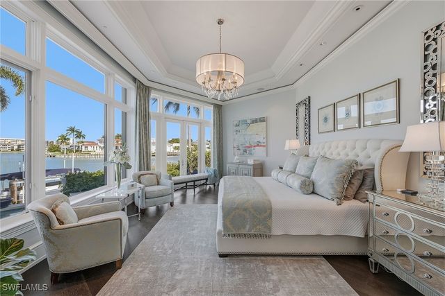 3125 Leeward LN, Naples, FL 34103