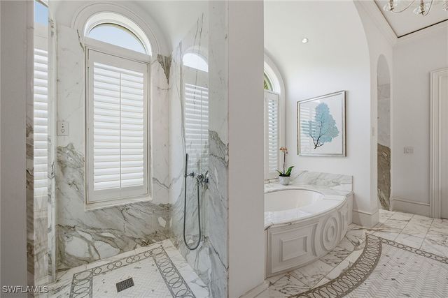 3125 Leeward LN, Naples, FL 34103