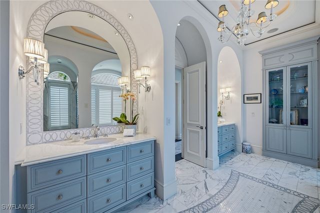 3125 Leeward LN, Naples, FL 34103