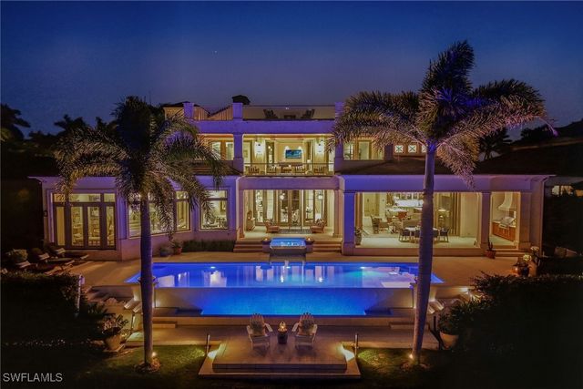 3125 Leeward LN, Naples, FL 34103