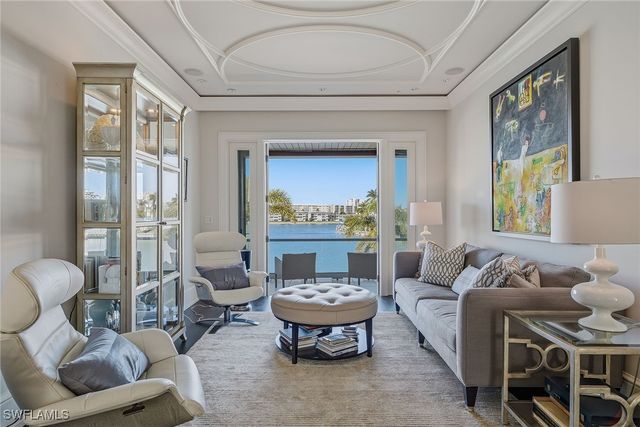 3125 Leeward LN, Naples, FL 34103