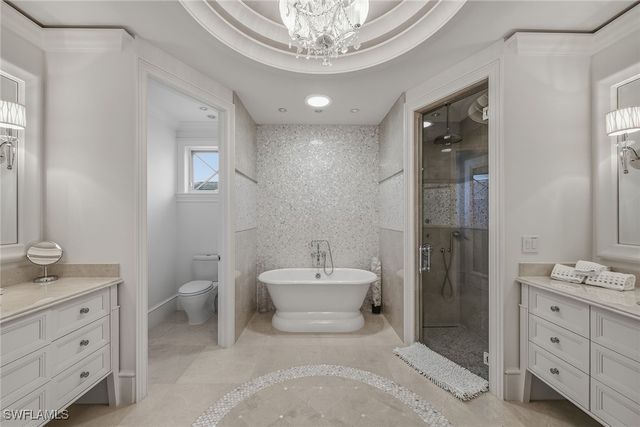 3125 Leeward LN, Naples, FL 34103