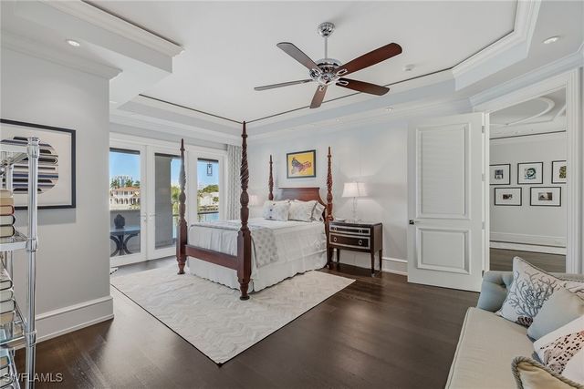 3125 Leeward LN, Naples, FL 34103