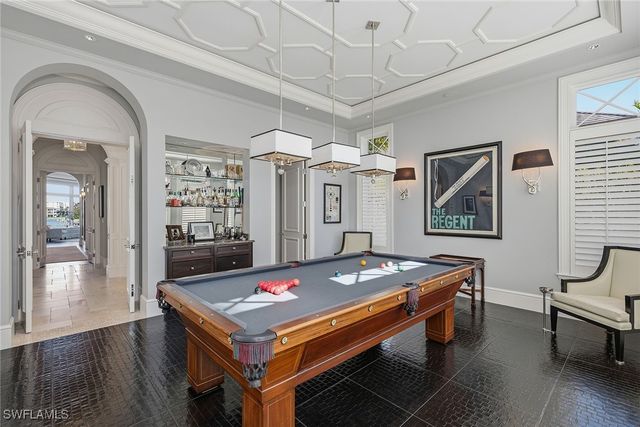 3125 Leeward LN, Naples, FL 34103