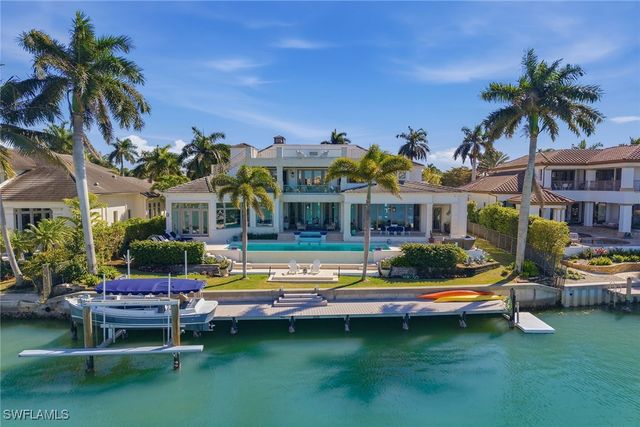 3125 Leeward LN, Naples, FL 34103