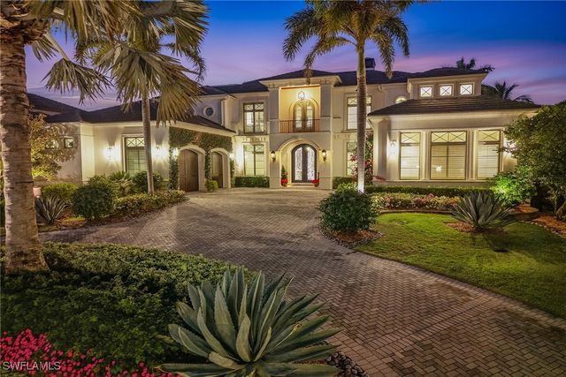 3125 Leeward LN, Naples, FL 34103