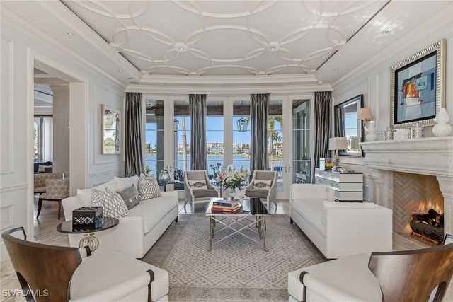 3125 Leeward LN, Naples, FL 34103