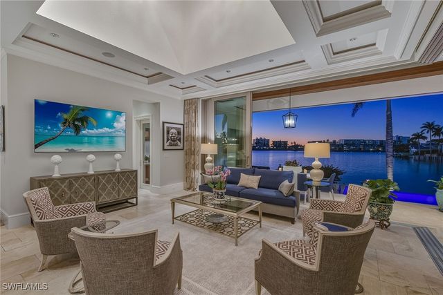 3125 Leeward LN, Naples, FL 34103