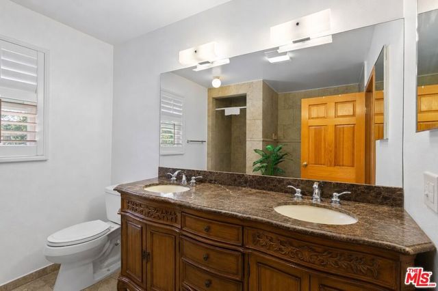 5359 Saturn Street, Los Angeles, CA 90019