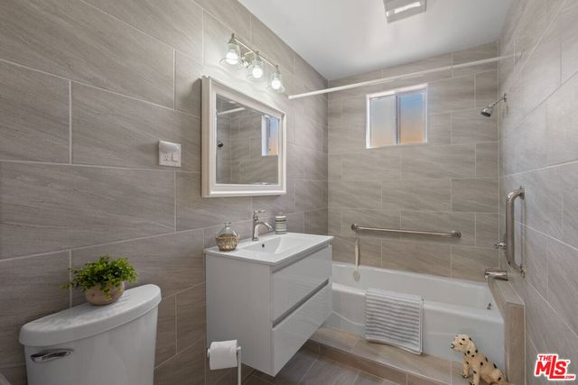 5359 Saturn Street, Los Angeles, CA 90019