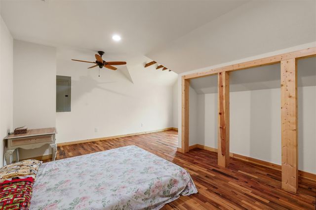 9009 Lazy Lane, Hitchcock, TX 77563