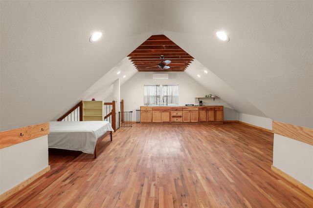 9009 Lazy Lane, Hitchcock, TX 77563