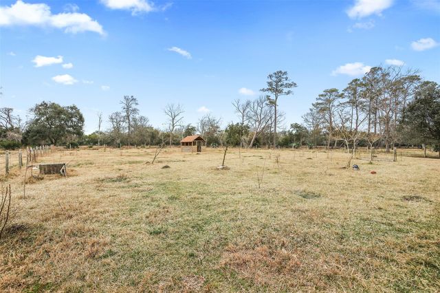 9009 Lazy Lane, Hitchcock, TX 77563