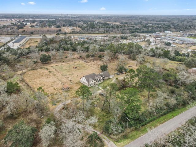 9009 Lazy Lane, Hitchcock, TX 77563