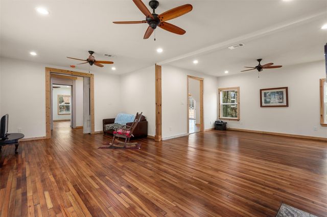 9009 Lazy Lane, Hitchcock, TX 77563