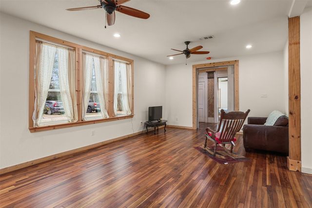9009 Lazy Lane, Hitchcock, TX 77563