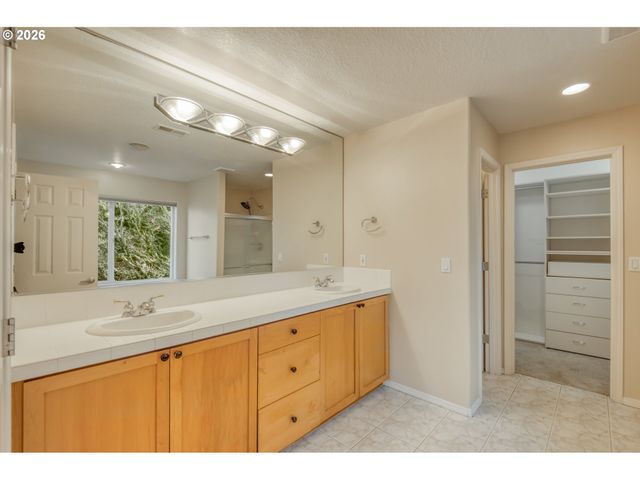 3637 Nw LANSBROOK Ter, Portland, OR 97229