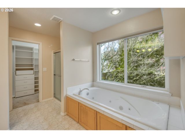 3637 Nw LANSBROOK Ter, Portland, OR 97229