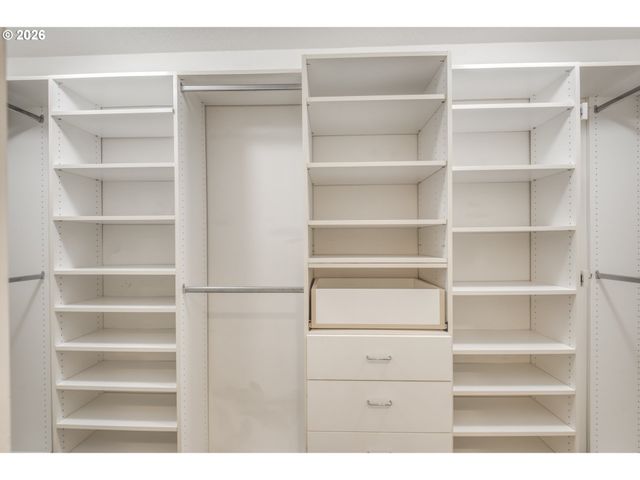 3637 Nw LANSBROOK Ter, Portland, OR 97229