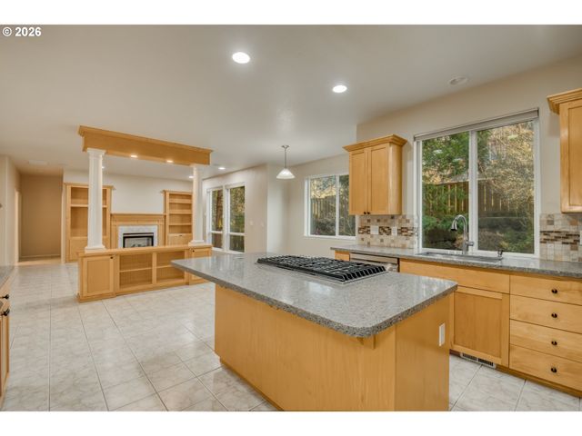 3637 Nw LANSBROOK Ter, Portland, OR 97229