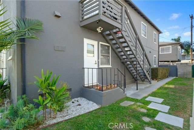 8819 Reading, Los Angeles, CA 90045