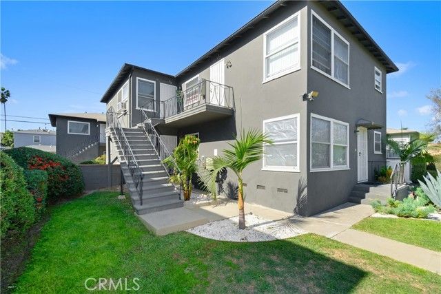 8819 Reading, Los Angeles, CA 90045