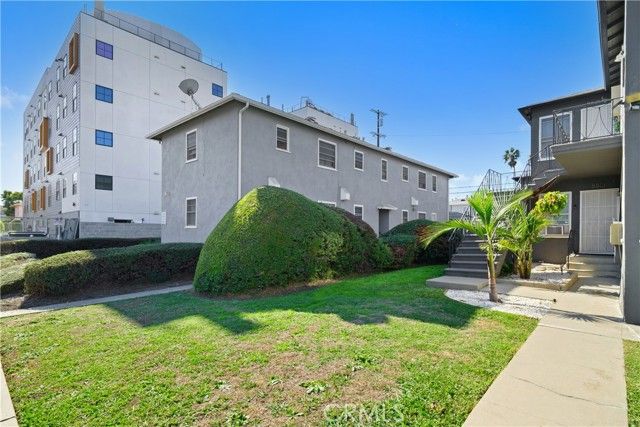 8819 Reading, Los Angeles, CA 90045